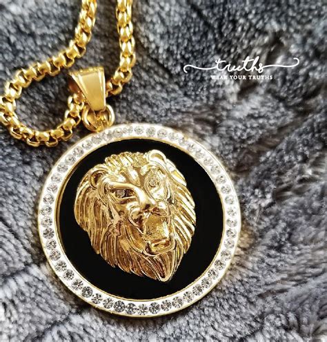 versace lion pendant